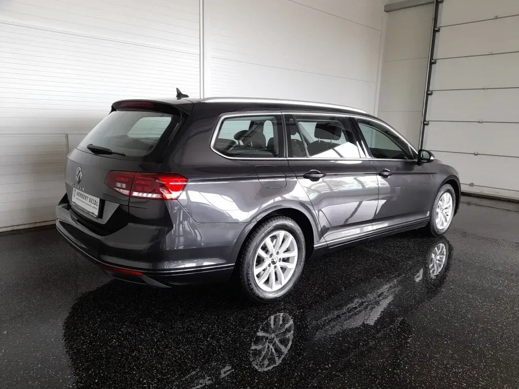 Volkswagen Passat 2022 photo 2
