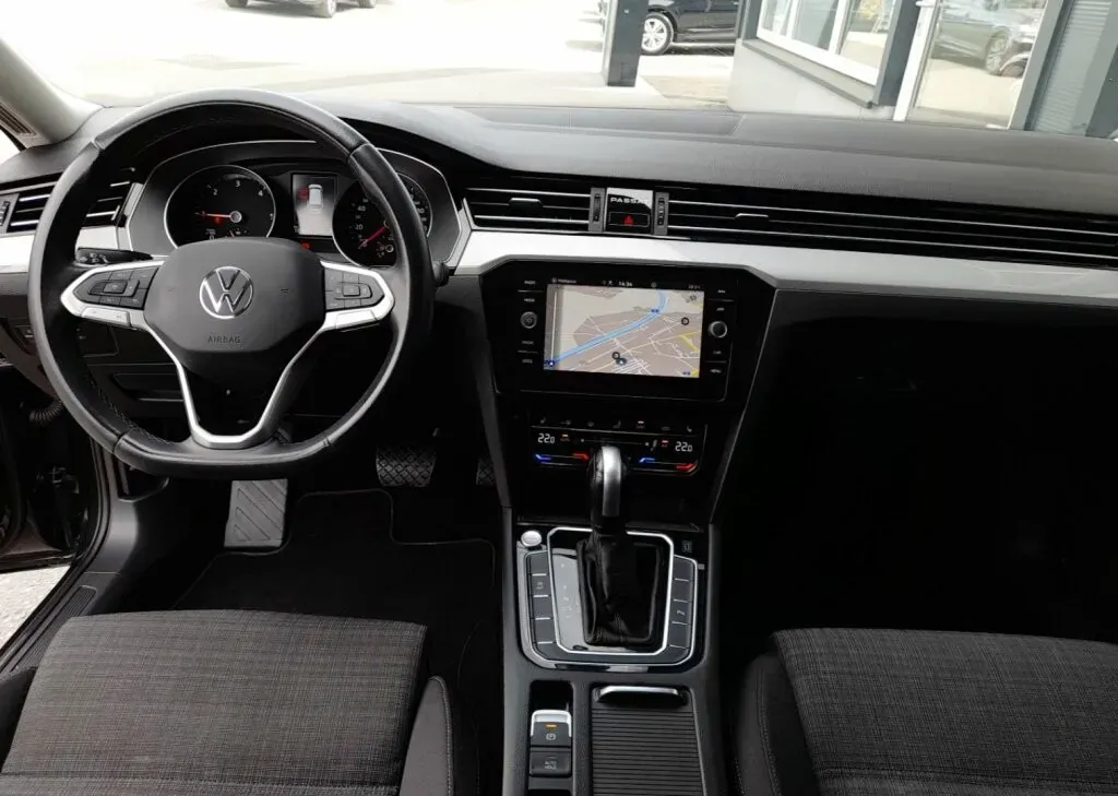 Volkswagen Passat 2022 photo 3