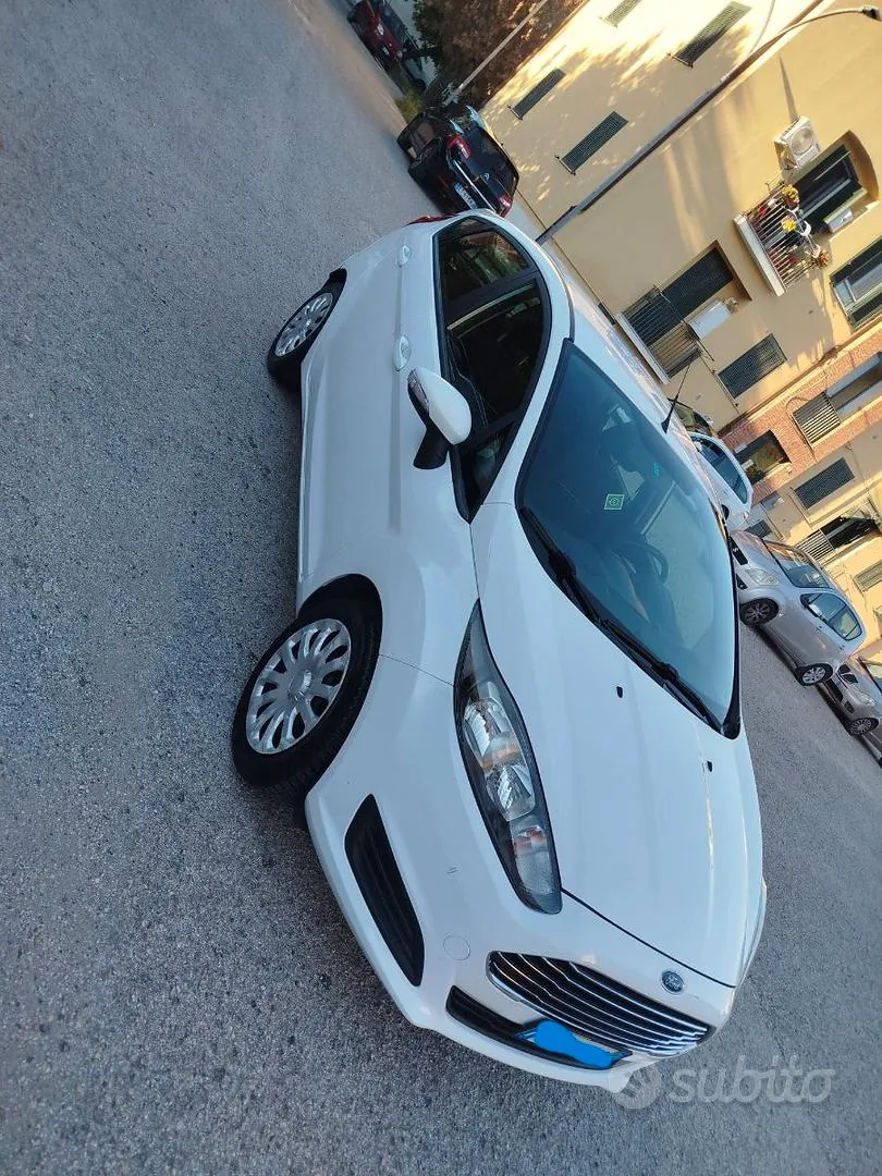 Ford Fiesta 2015 photo 4