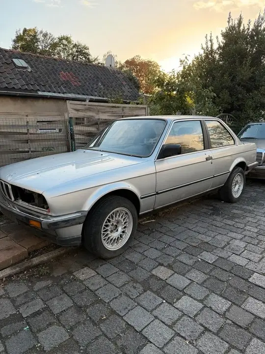 BMW 318I