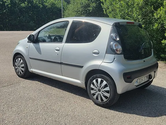 Peugeot 107 2008 photo 3