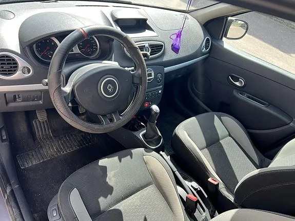 Renault Clio 2011 photo 3