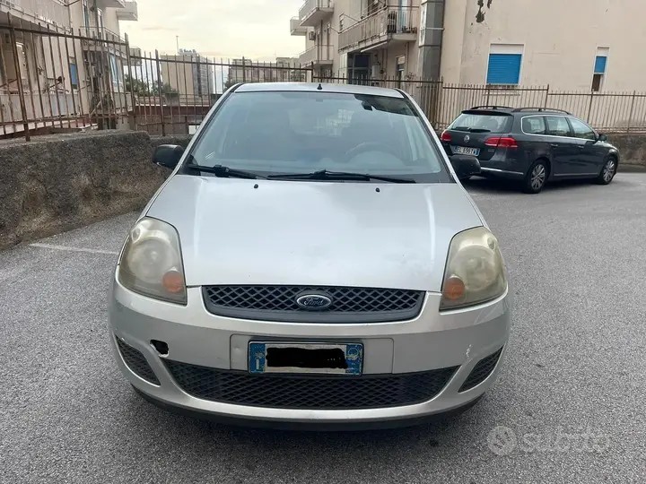Ford Fiesta 2006 photo 2