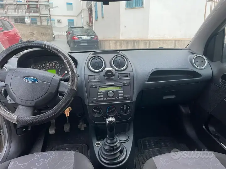 Ford Fiesta 2006 photo 3