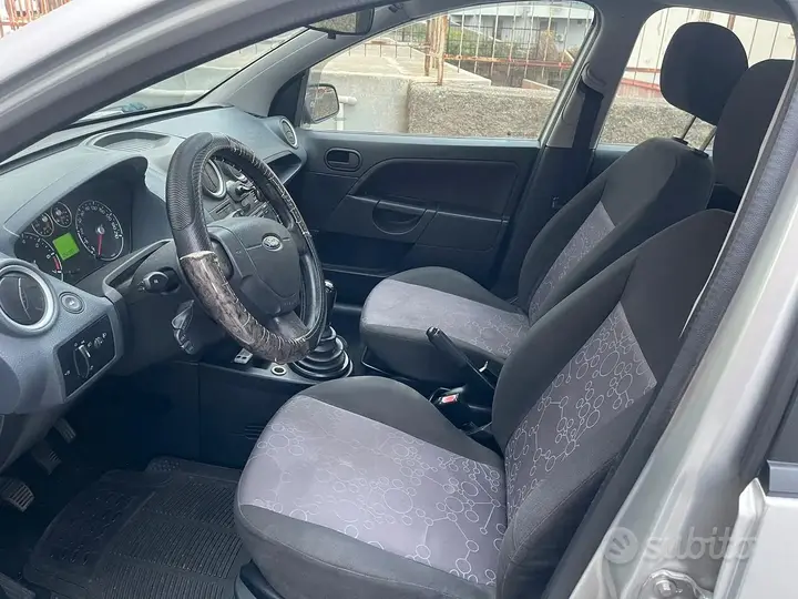 Ford Fiesta 2006 photo 4