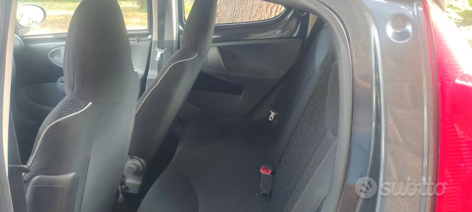 Peugeot 107 2011 photo 2