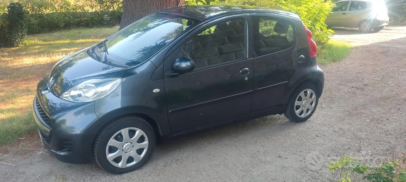 Peugeot 107 2011 photo 3