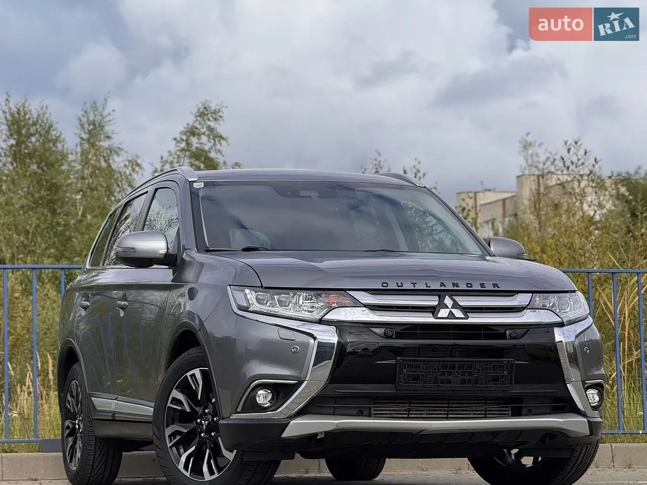 Mitsubishi Outlander 2018 photo 2