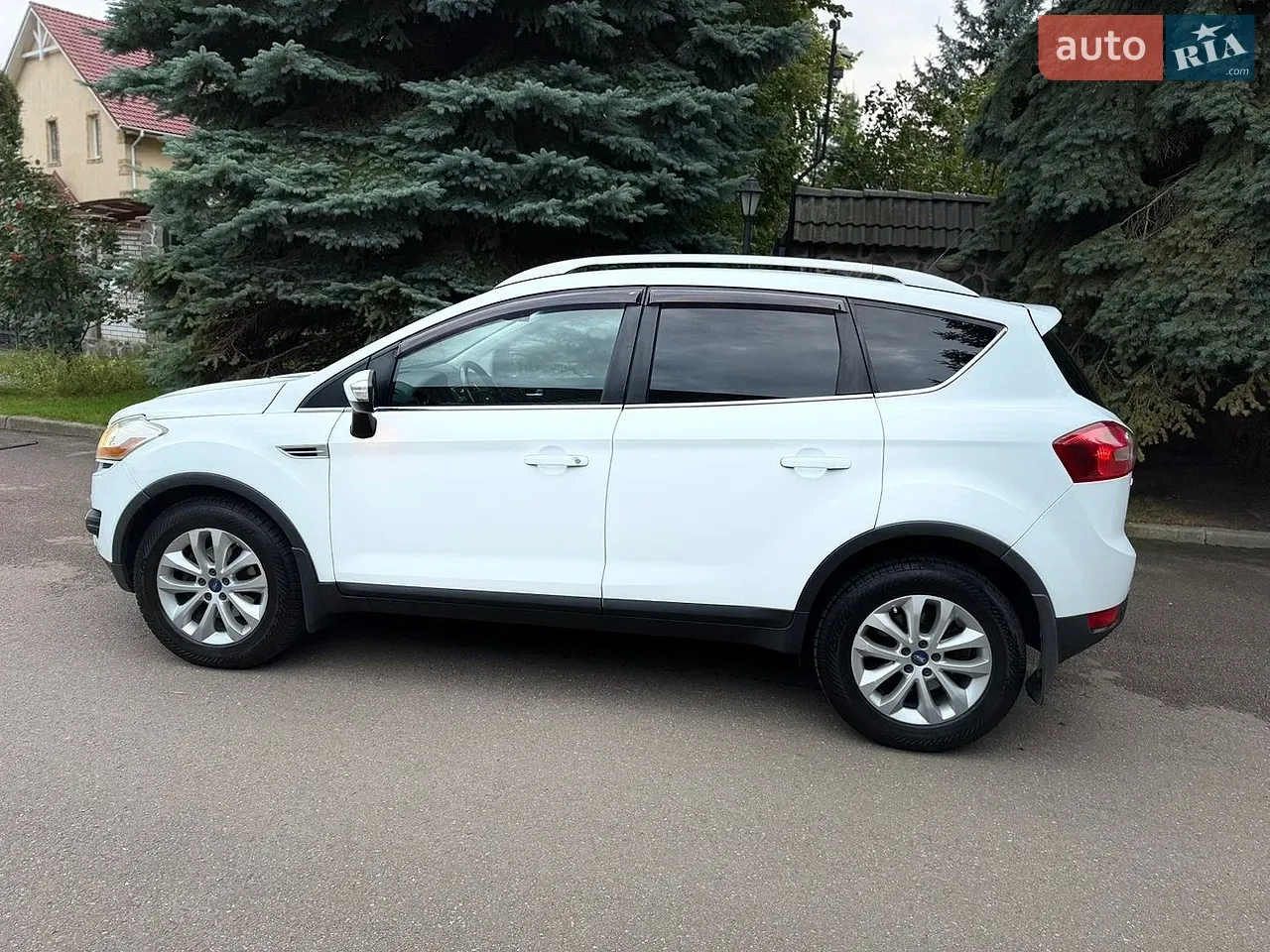 Ford Kuga 2011 photo 2