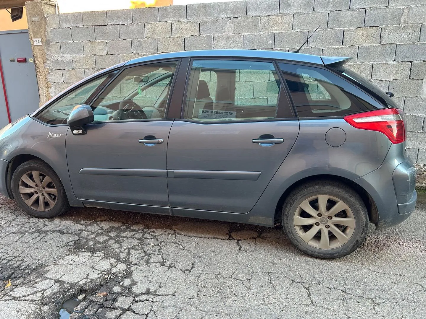 Citroen C4 Picasso 2009 photo 4