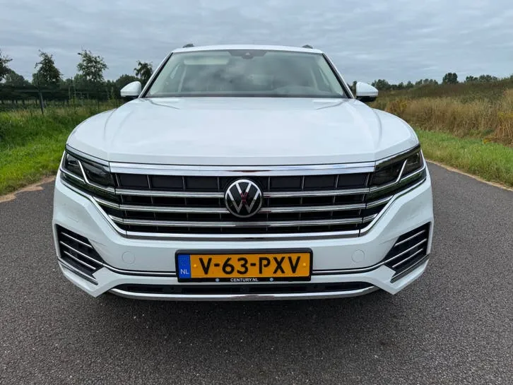 Volkswagen Touareg 2021 photo 2