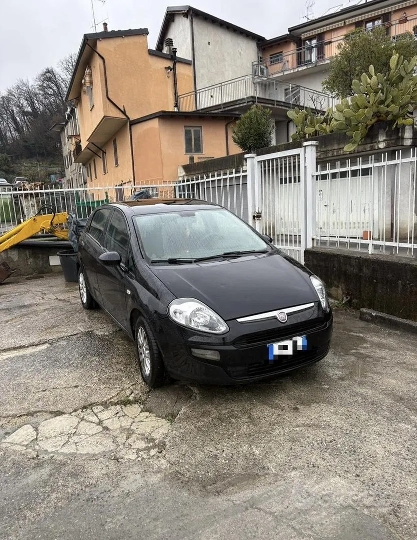 Fiat Punto 2011 photo 2