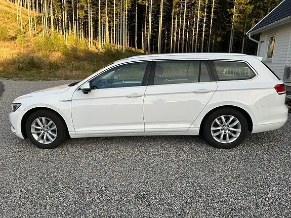 Volkswagen Passat 2017 photo 2