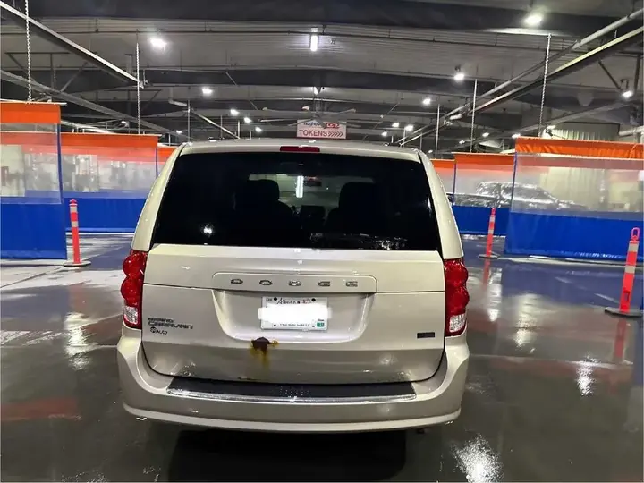 Dodge Caravan 2013 photo 2