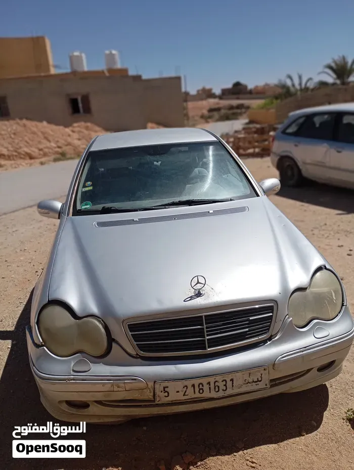 Mercedes-Benz C-Class 2004 photo 2