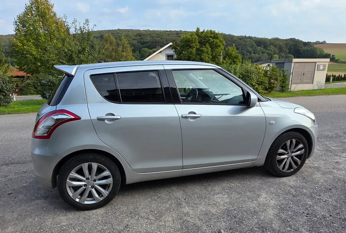 Suzuki Swift 2013 photo 3