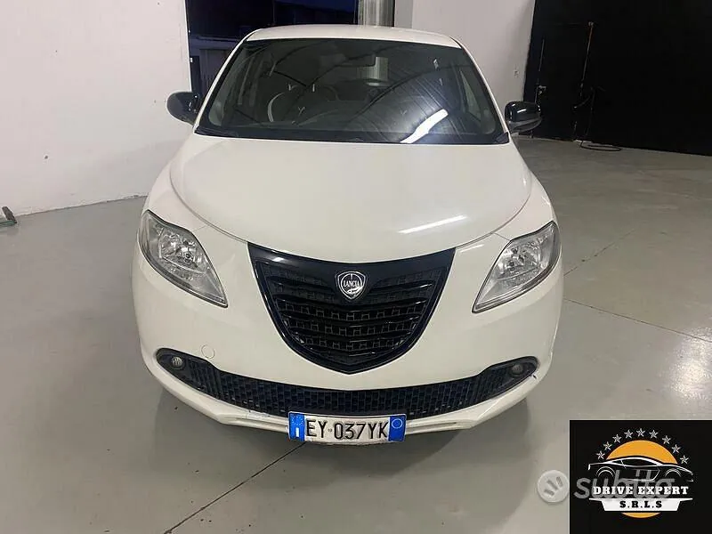 Lancia Ypsilon 2015 photo 2