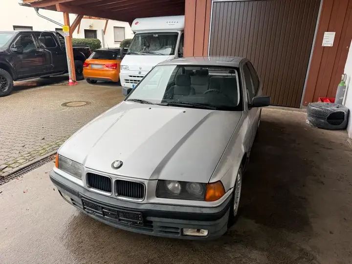 BMW 320I