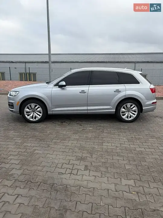 Audi Q7 2016 photo 2