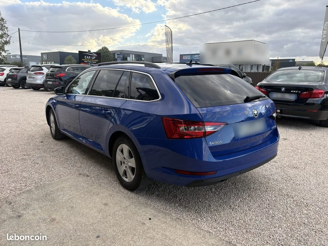 Skoda Superb 2018 photo 3