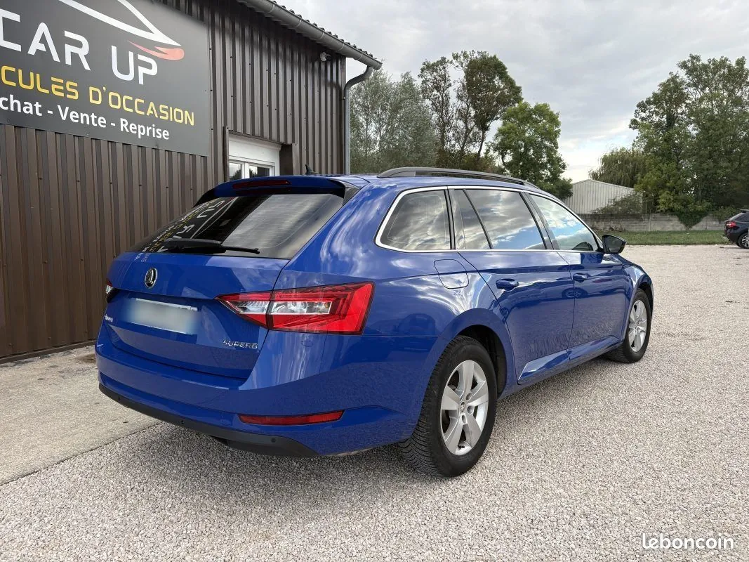 Skoda Superb 2018 photo 2