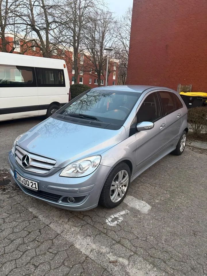 Mercedes-Benz B 200