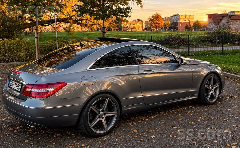 Mercedes-Benz E350 2010 photo 4