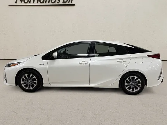 Toyota Prius 2017 photo 2