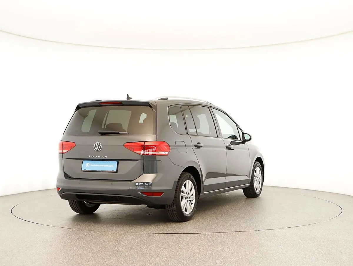 Volkswagen Touran 2024 photo 3
