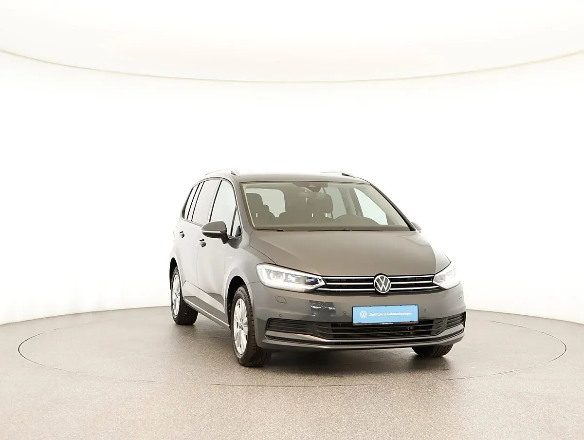 Volkswagen Touran 2024 photo 2