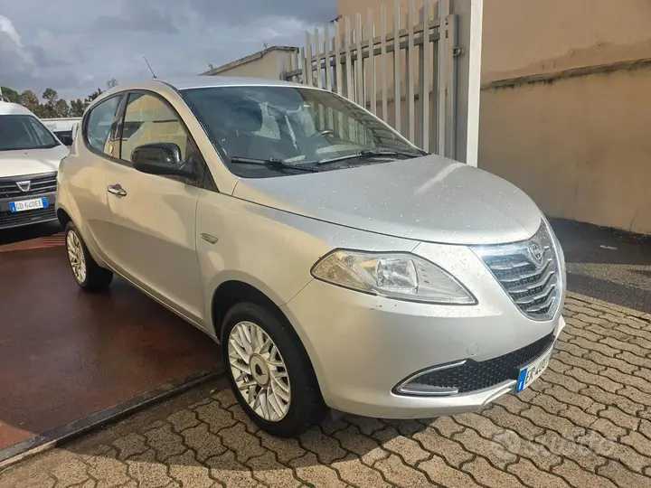 Lancia Ypsilon