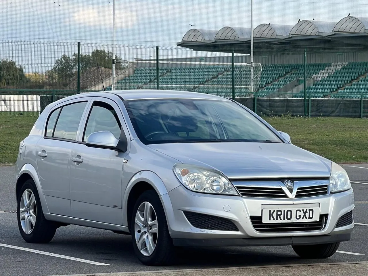 Vauxhall Astra 2010 photo 2