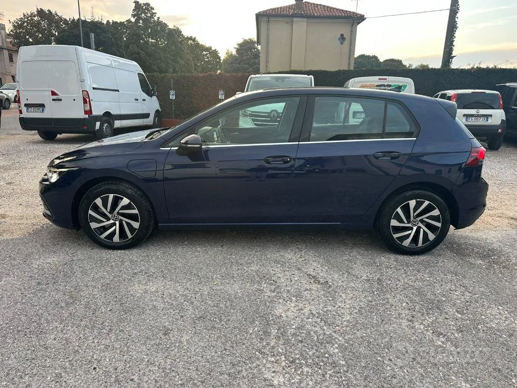 Volkswagen Golf 2021 photo 2
