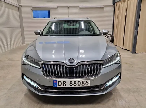 Skoda Superb 2021 photo 2