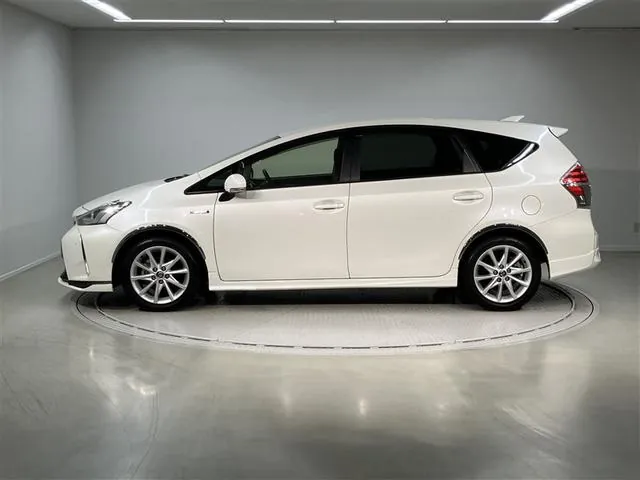Toyota Priusα 2020 photo 2