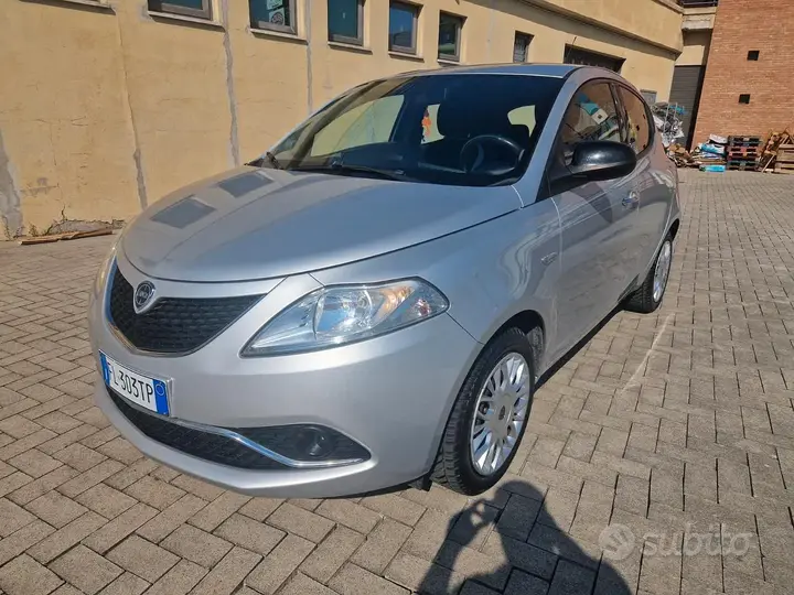 Lancia Ypsilon 2017 photo 2