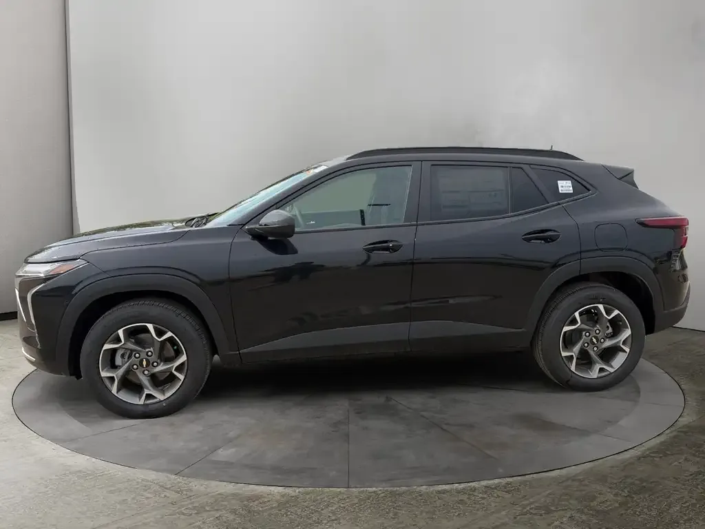 Chevrolet Trax 2026 photo 2