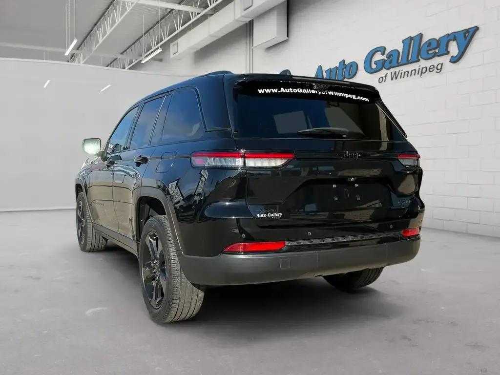 Jeep Grand Cherokee 2023 photo 3