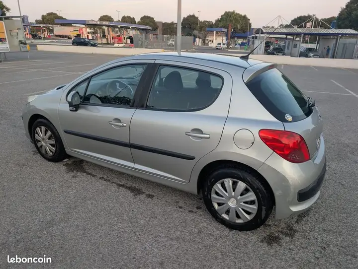Peugeot 207 2008 photo 2