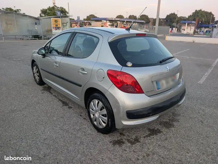 Peugeot 207 2008 photo 3