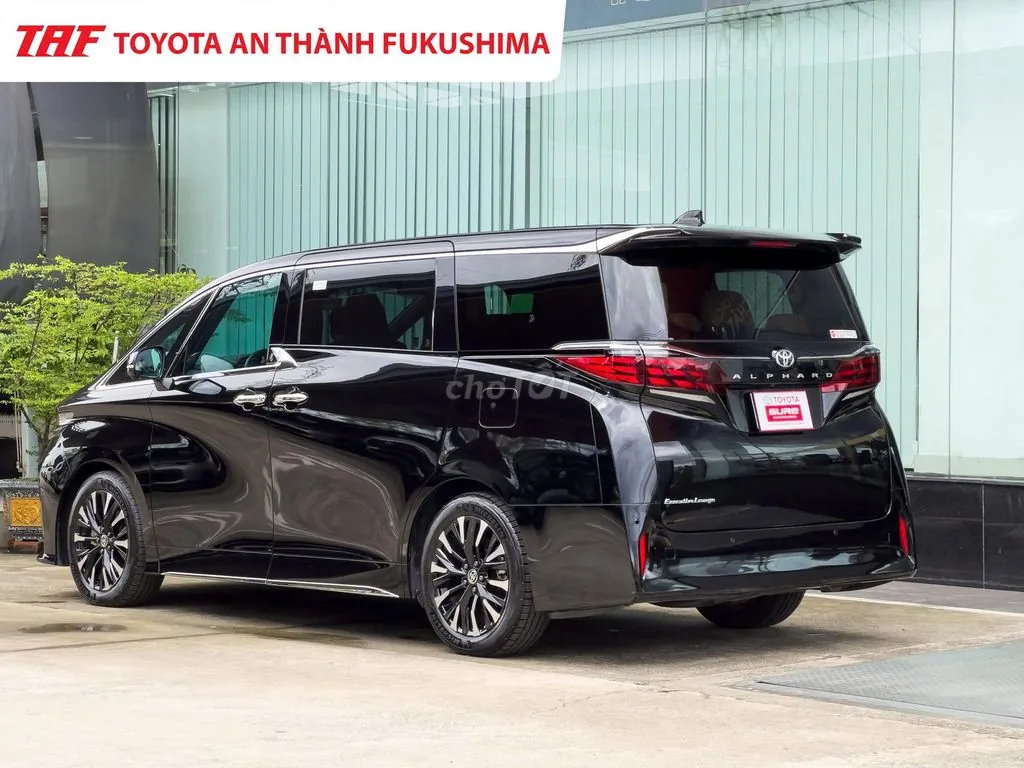 Toyota Alphard 2024 photo 3
