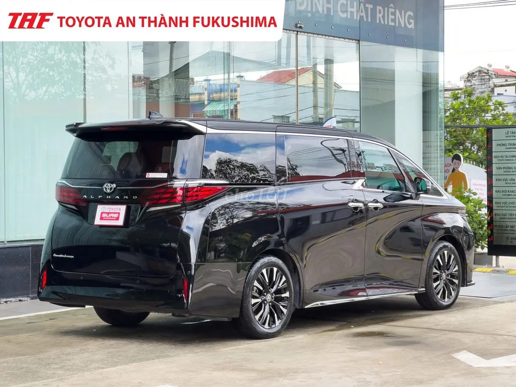 Toyota Alphard 2024 photo 5