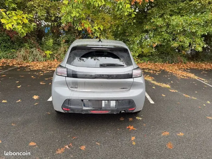 Peugeot 208 2024 photo 2