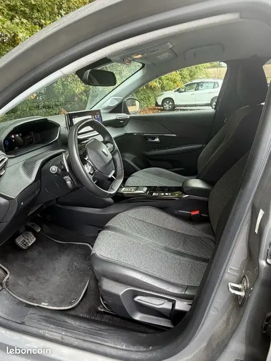 Peugeot 208 2024 photo 3
