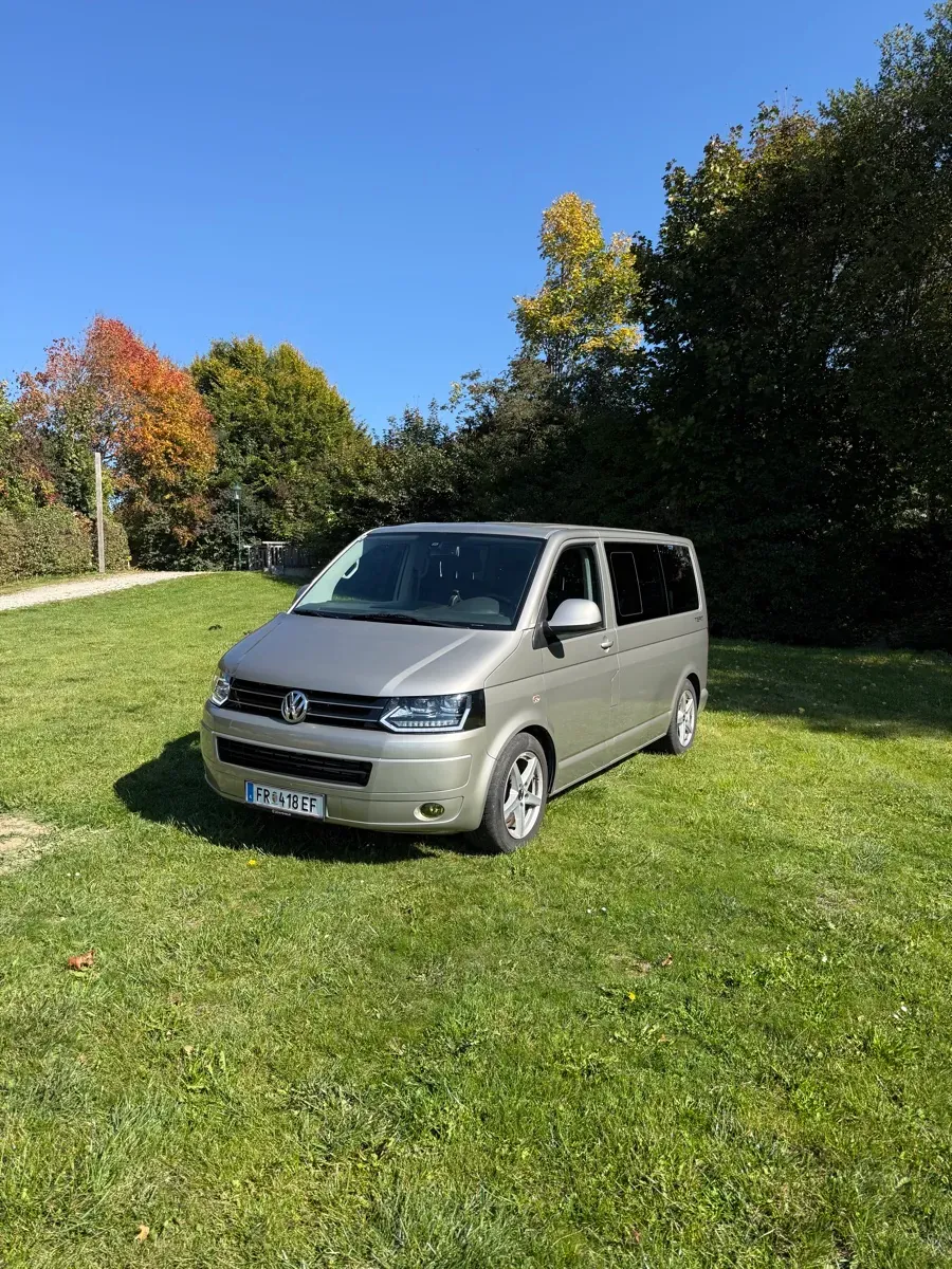 Volkswagen Multivan 2010 photo 2