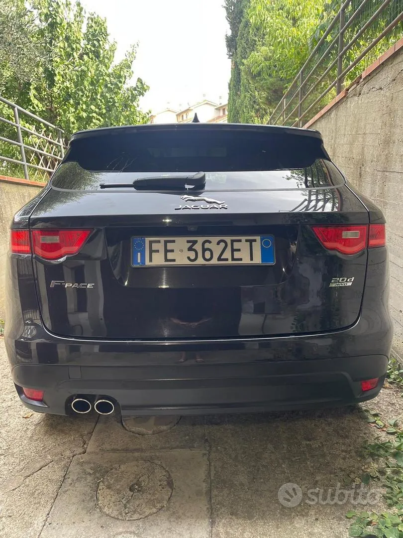 Jaguar F-Pace 2016 photo 2