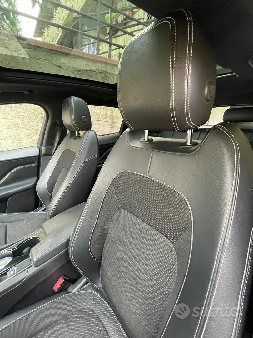 Jaguar F-Pace 2016 photo 4
