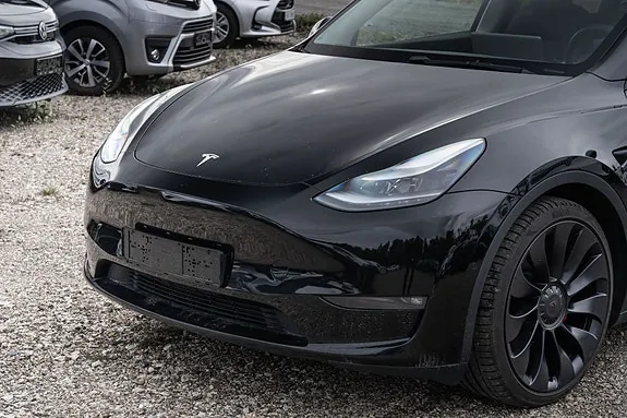 Tesla Model Y 2022 photo 2