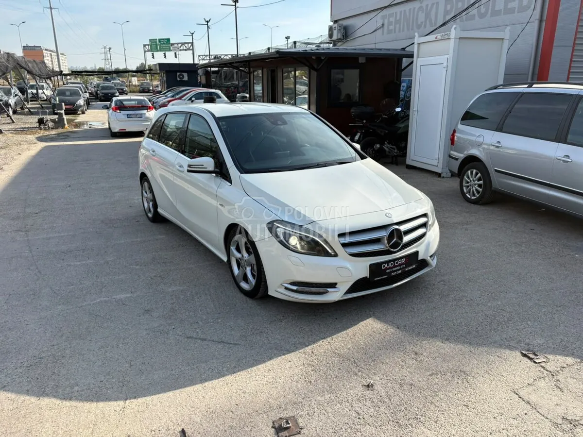 Mercedes-Benz B 200 2012 photo 3