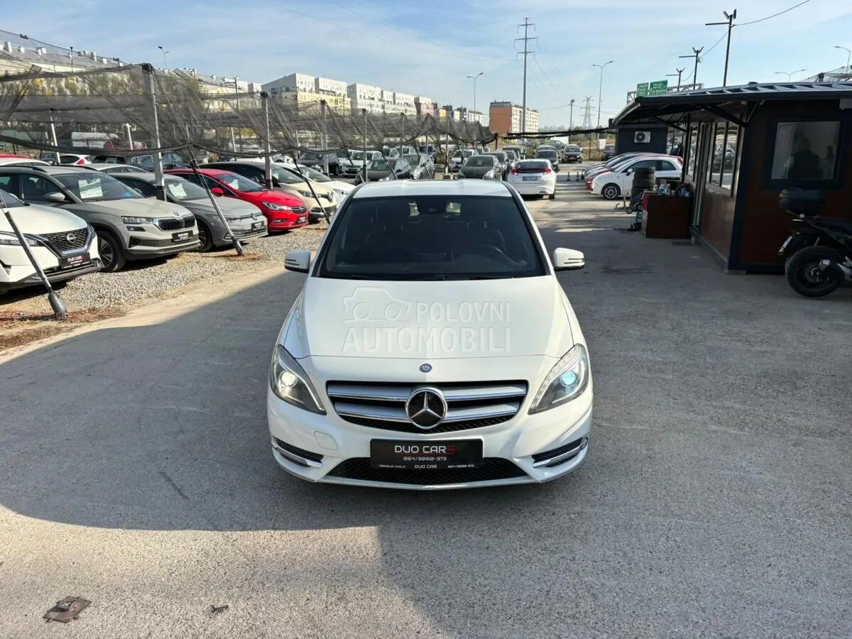 Mercedes-Benz B 200 2012 photo 2